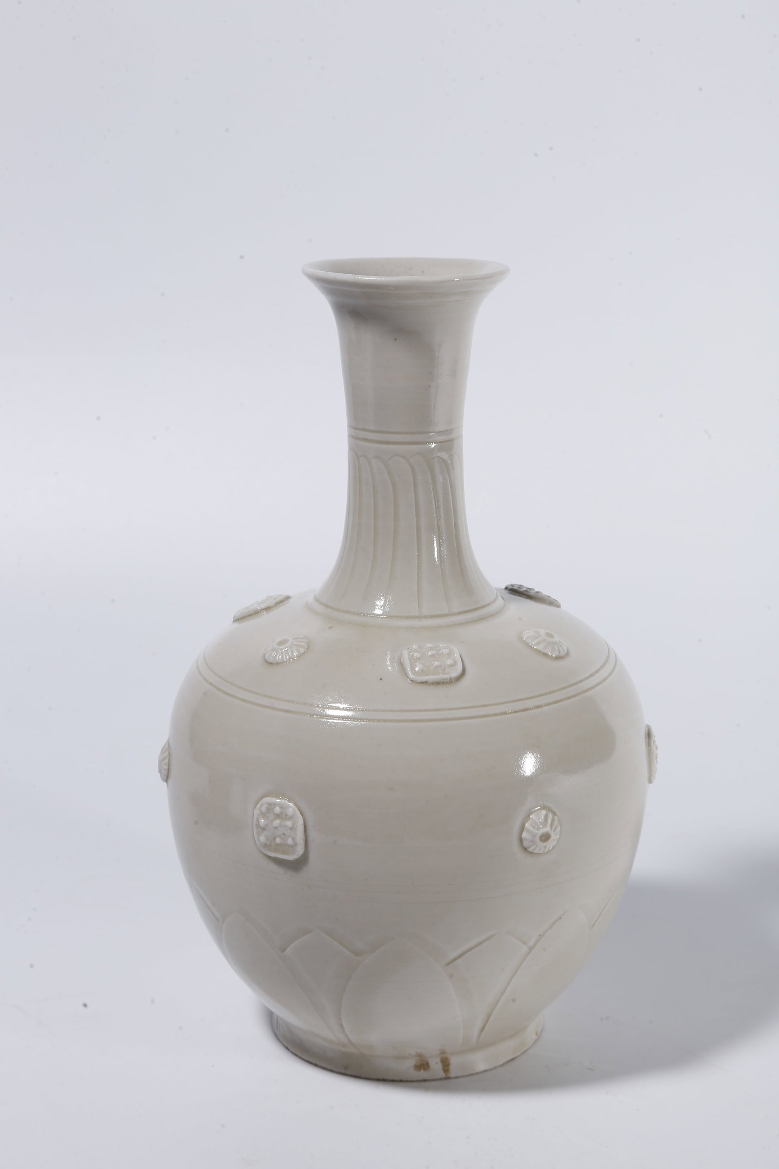 A DING WARE VASE WITH LOTUS PATTERN - 6