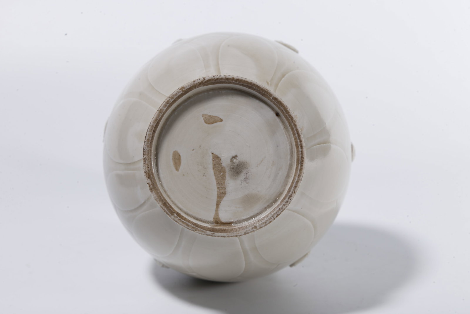 A DING WARE VASE WITH LOTUS PATTERN - 9