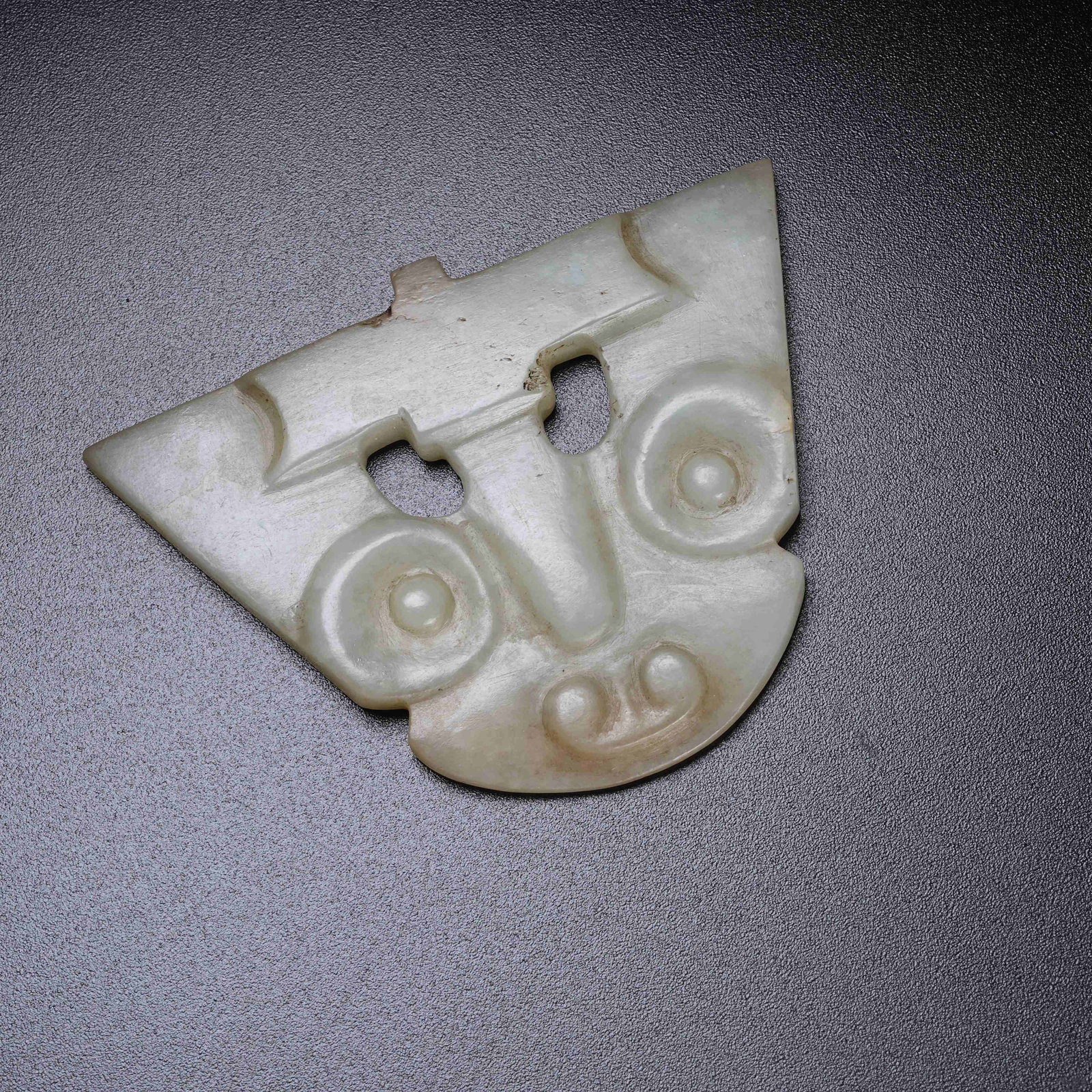 A ARCHAIC JADE BEAST MASK PENDANT: Archaic Jade Beast Mask Pendant