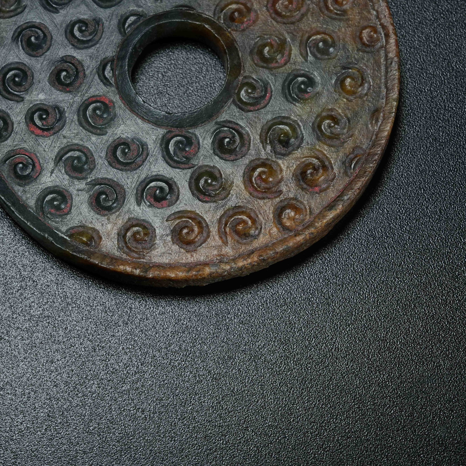 A ANCIENT JADE BI DISC WITH HOOKED CLOUD PATTERN - 4