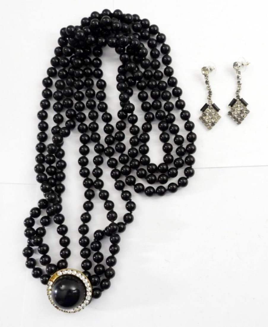 VINTAGE BLACK BEADED NECKLACE &MORE: VINTAGE BLACK BEADED NECKLACE &MORE