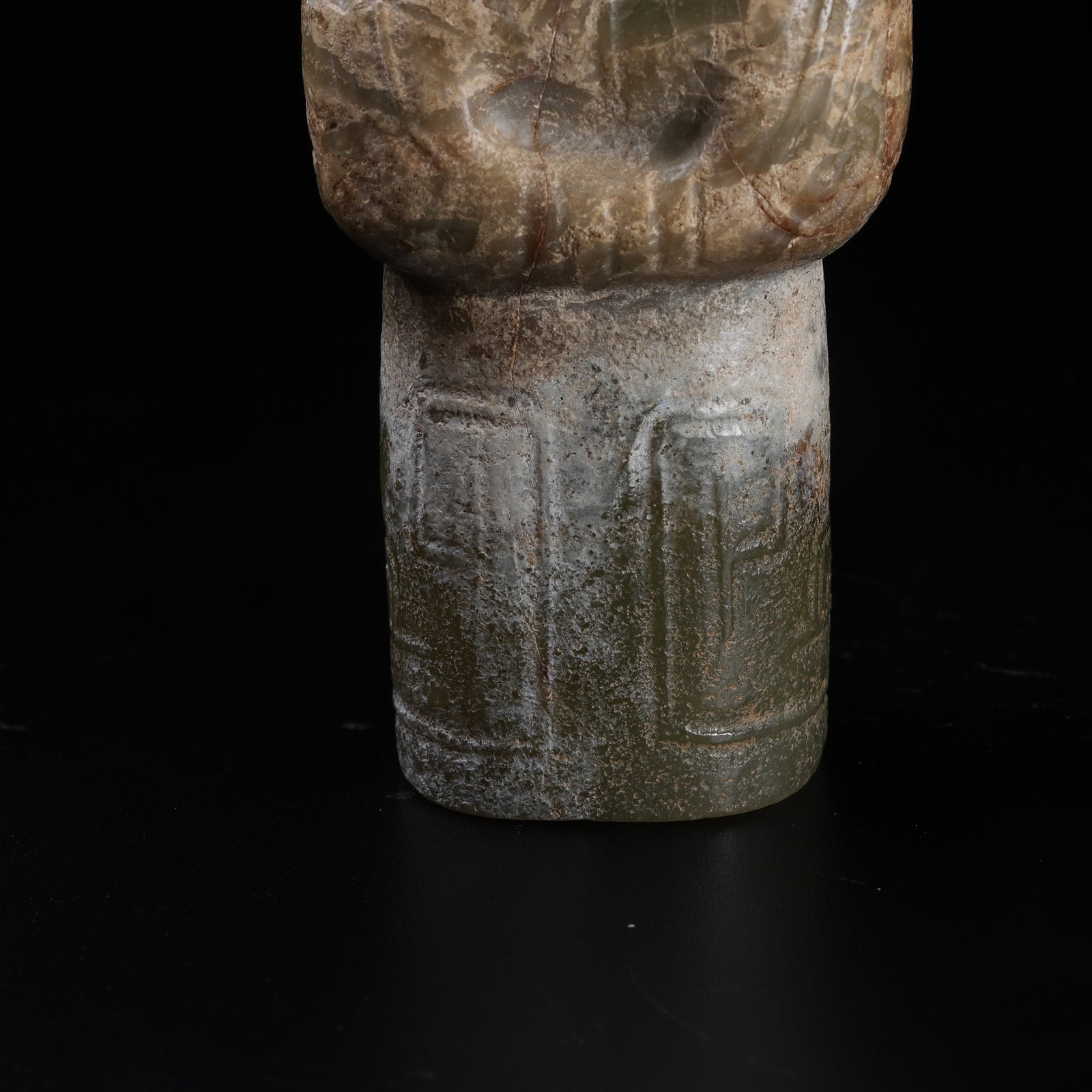 A STANDING ARCHAIC JADE DEITY STATUE - 3