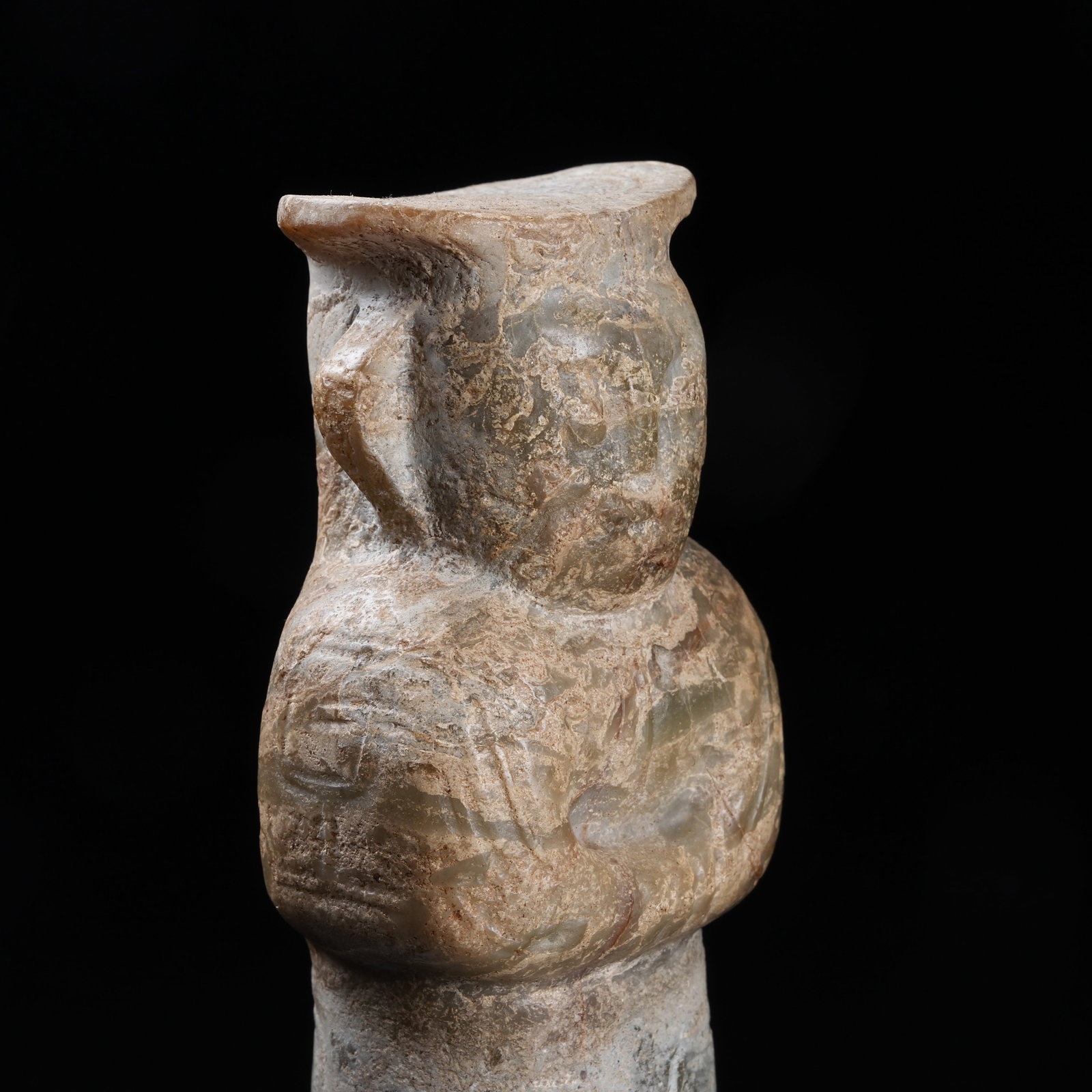 A STANDING ARCHAIC JADE DEITY STATUE - 4
