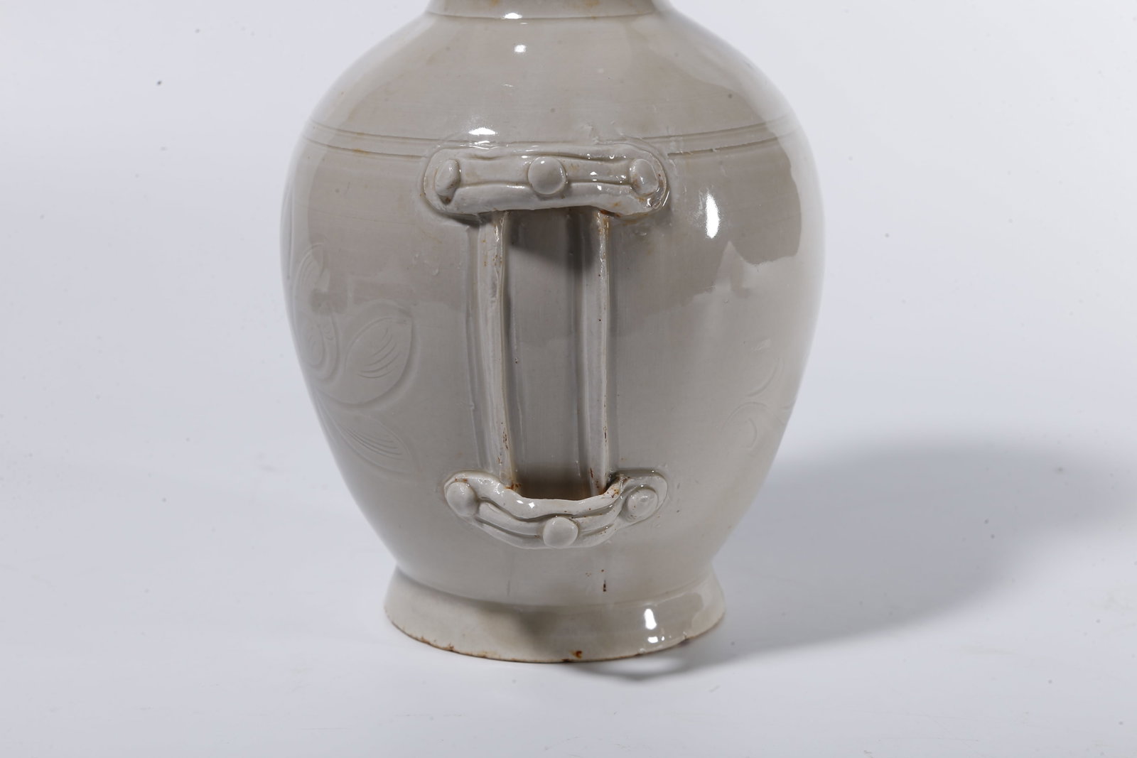 A DING WARE INCISED STRAP?MOUNTED VASE - 7