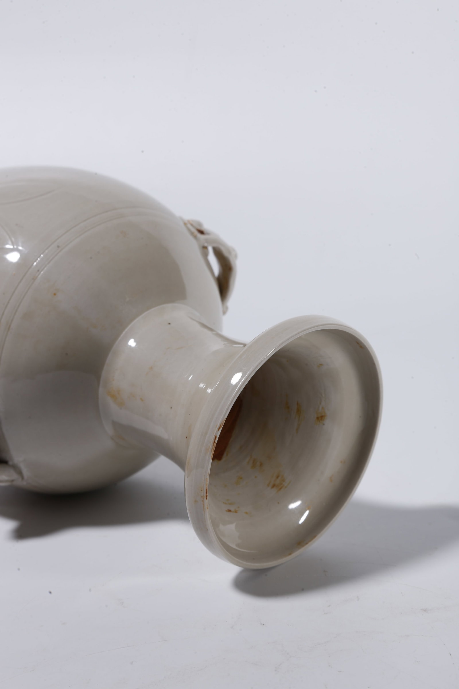 A DING WARE INCISED STRAP?MOUNTED VASE - 8