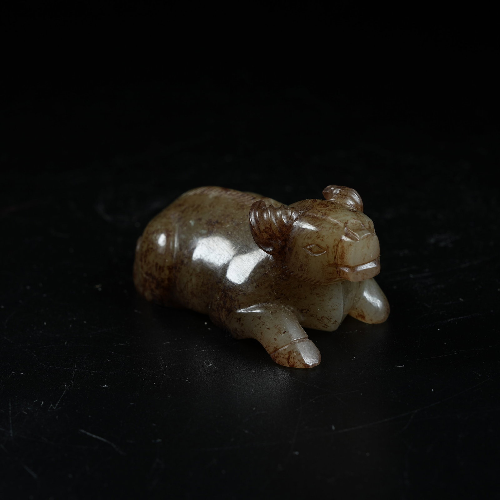 A ANCIENT JADE RECLINING OX ORNAMENT (1 of 8)