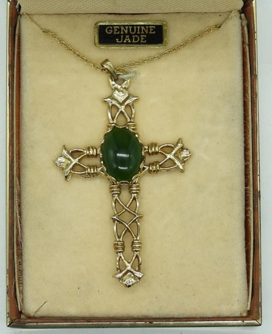 JADE CROSS NECKLACE: JADE CROSS NECKLACE