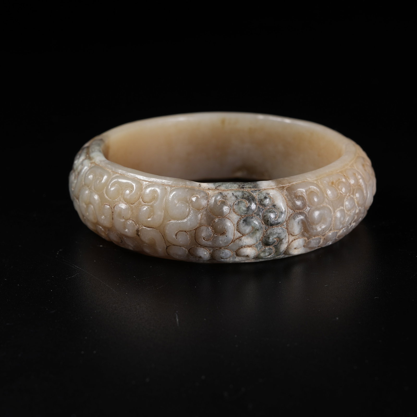 A ARCHAIC JADE BANGLE WITH HOOKED CLOUD PATTERN - 2