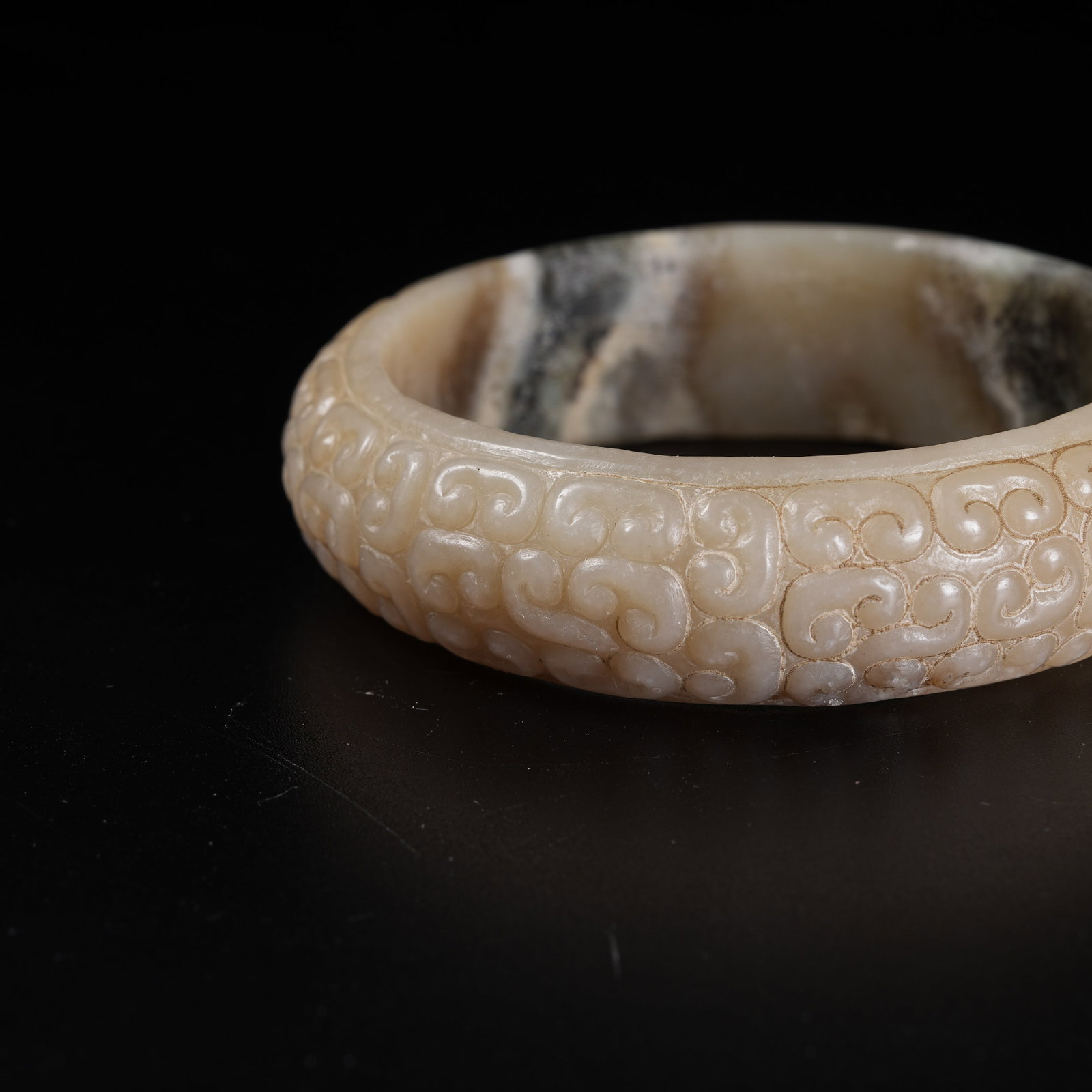 A ARCHAIC JADE BANGLE WITH HOOKED CLOUD PATTERN - 5