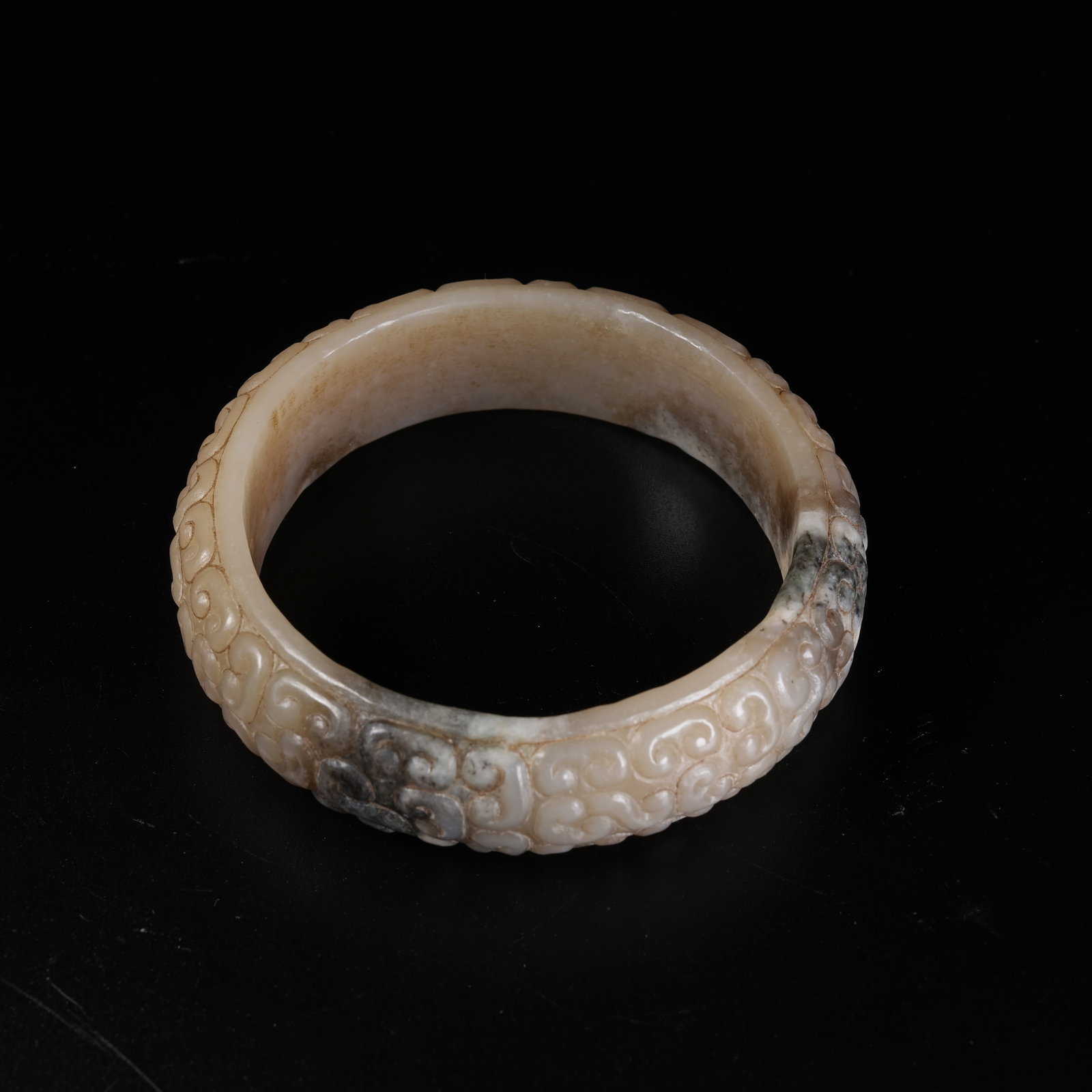 A ARCHAIC JADE BANGLE WITH HOOKED CLOUD PATTERN - 8