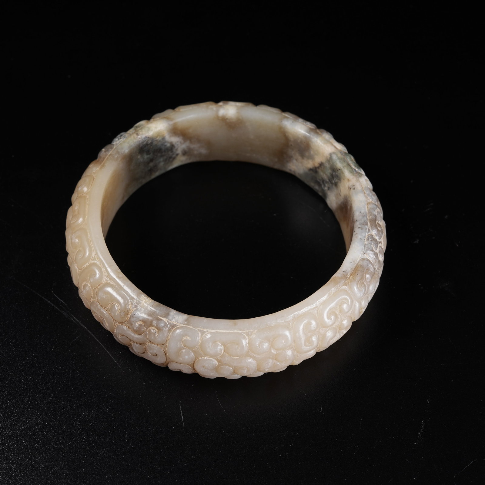A ARCHAIC JADE BANGLE WITH HOOKED CLOUD PATTERN - 9