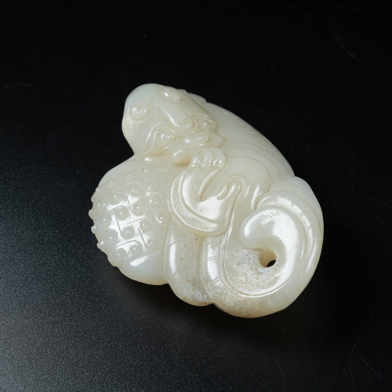 A HETIAN JADE BEAST HANDHELD ORNAMENT: Hetian Jade Beast Handheld Ornament