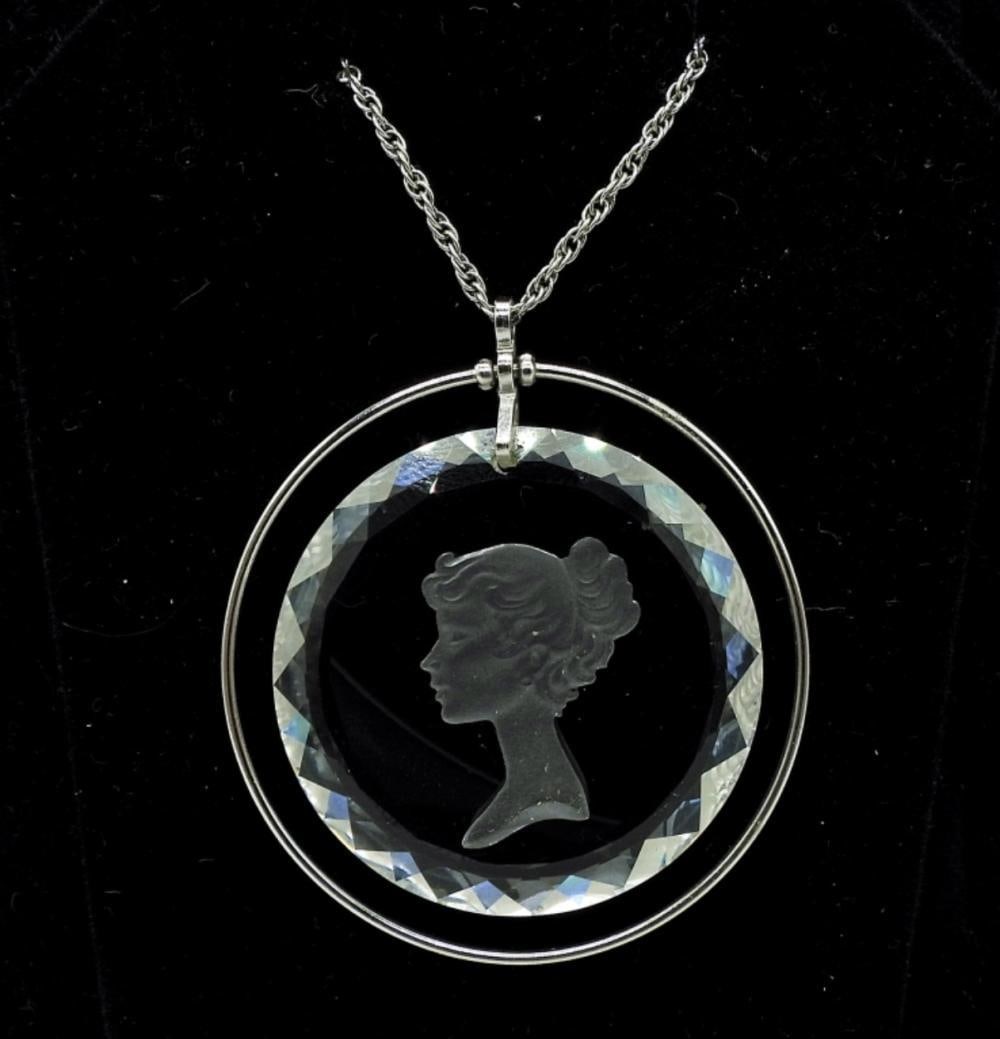VINTAGE "HALLMARK" INTAGLIO CAMEO: VINTAGE "HALLMARK" INTAGLIO CAMEO