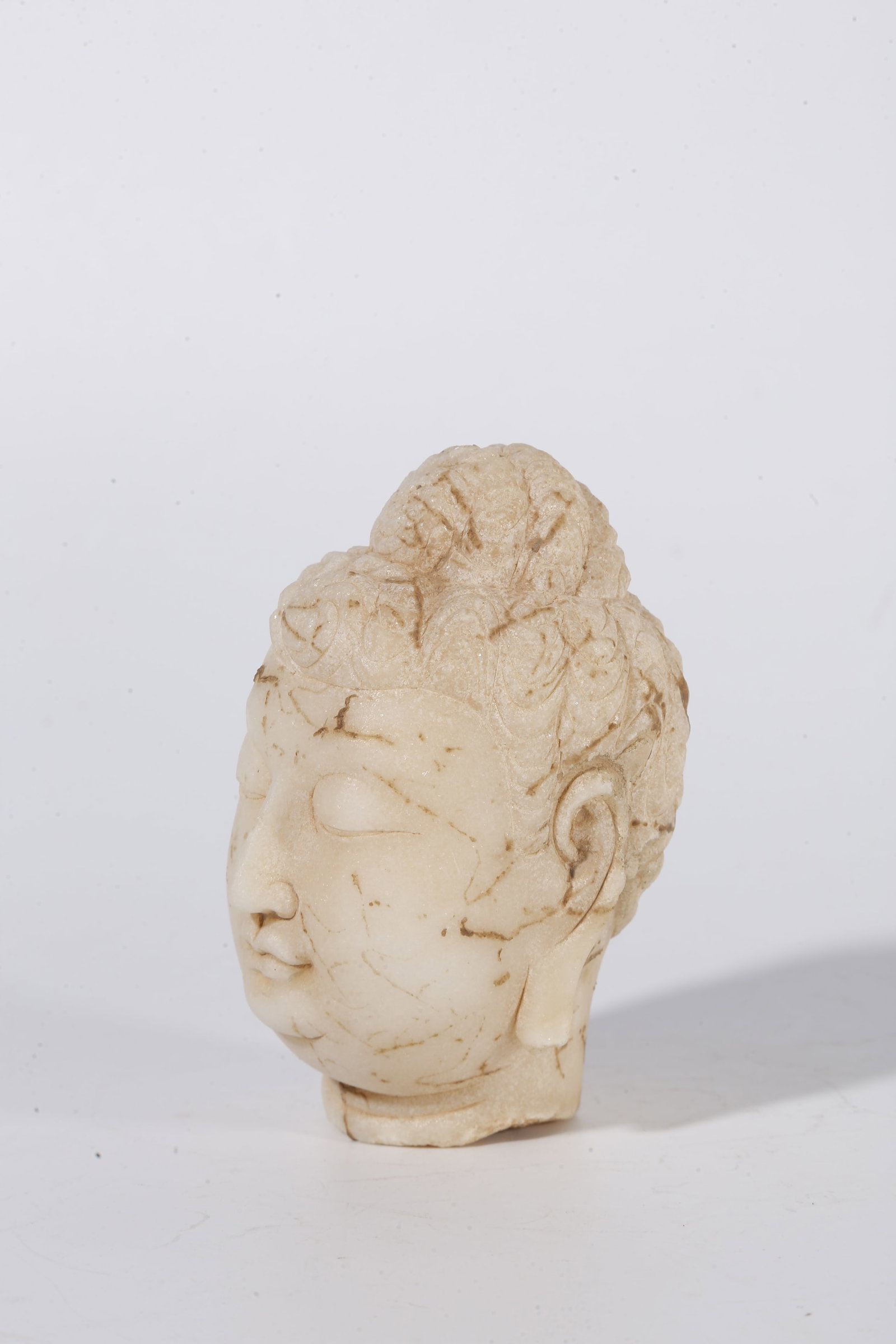 A WHITE MARBLE BUDDHA HEAD (SET) - 3