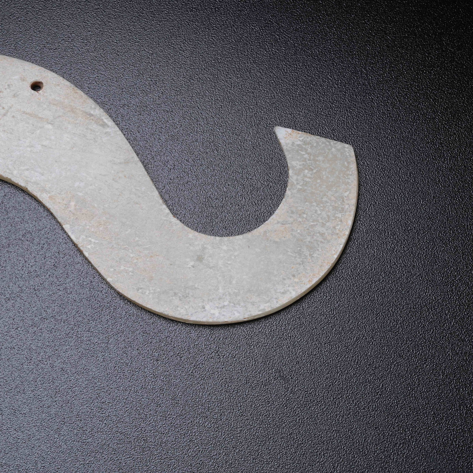 A ARCHAIC JADE DRAGON PATTERN PENDANT - 3