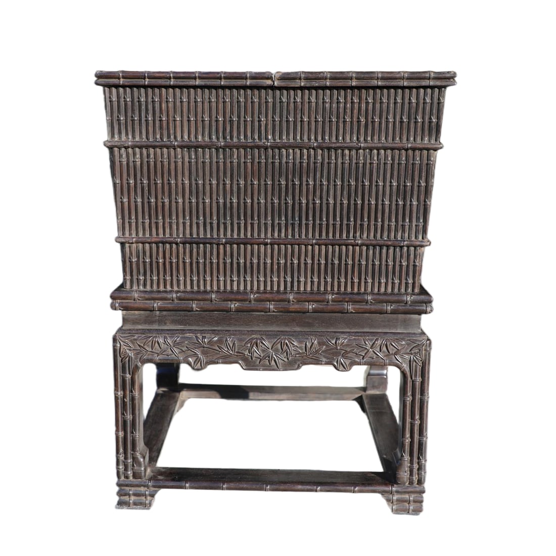 A SANDALWOOD ICE CHEST CARVED WITH BAMBOO?JOINT PATTERNS: Sandalwood Ice Chest Carved with Bamboo?joint Patterns