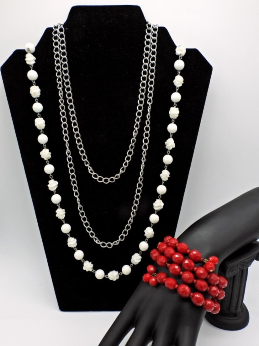 RED & WHITE BEADED JEWELRY: RED & WHITE BEADED JEWELRY