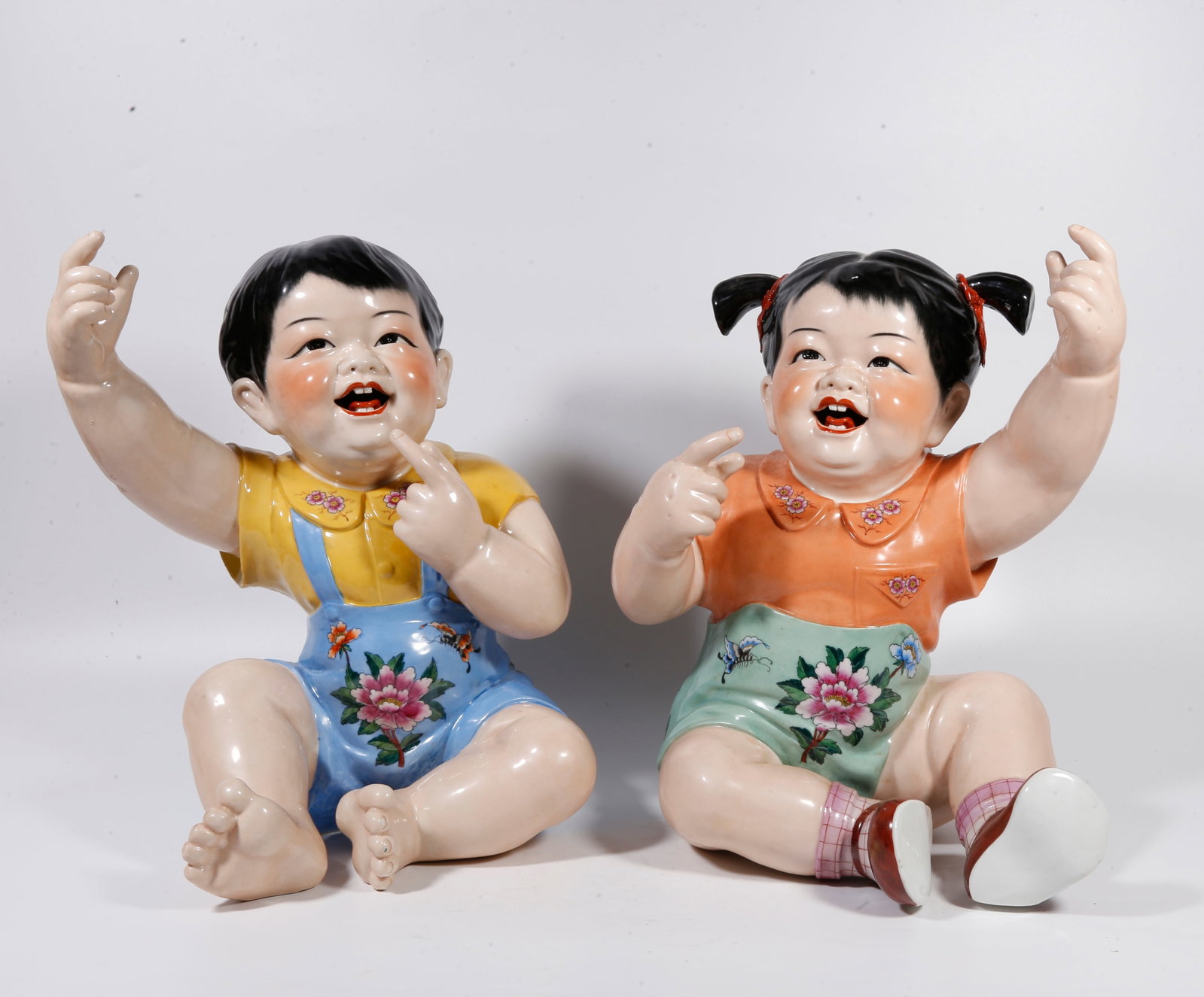 A SET OF FAMILLE?ROSE PORCELAIN SCULPTURES OF CHILDREN (1 of 10)