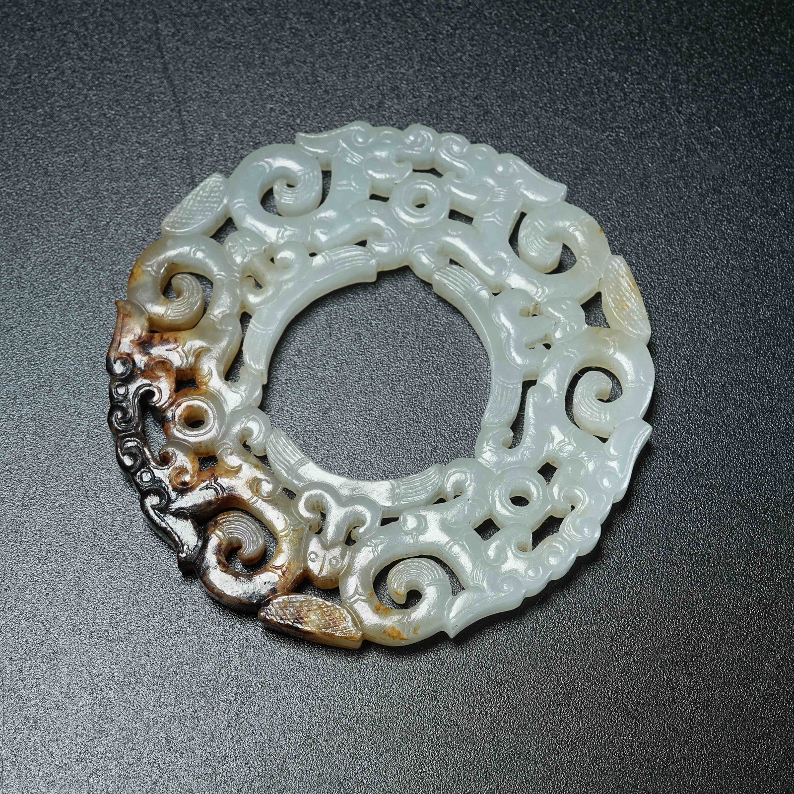 A ANCIENT JADE PENDANT WITH DRAGON PATTERN - 10
