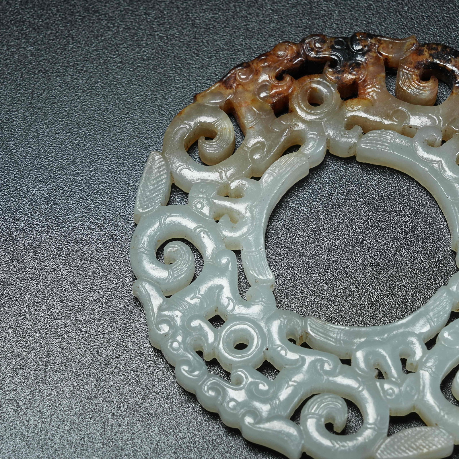A ANCIENT JADE PENDANT WITH DRAGON PATTERN - 3