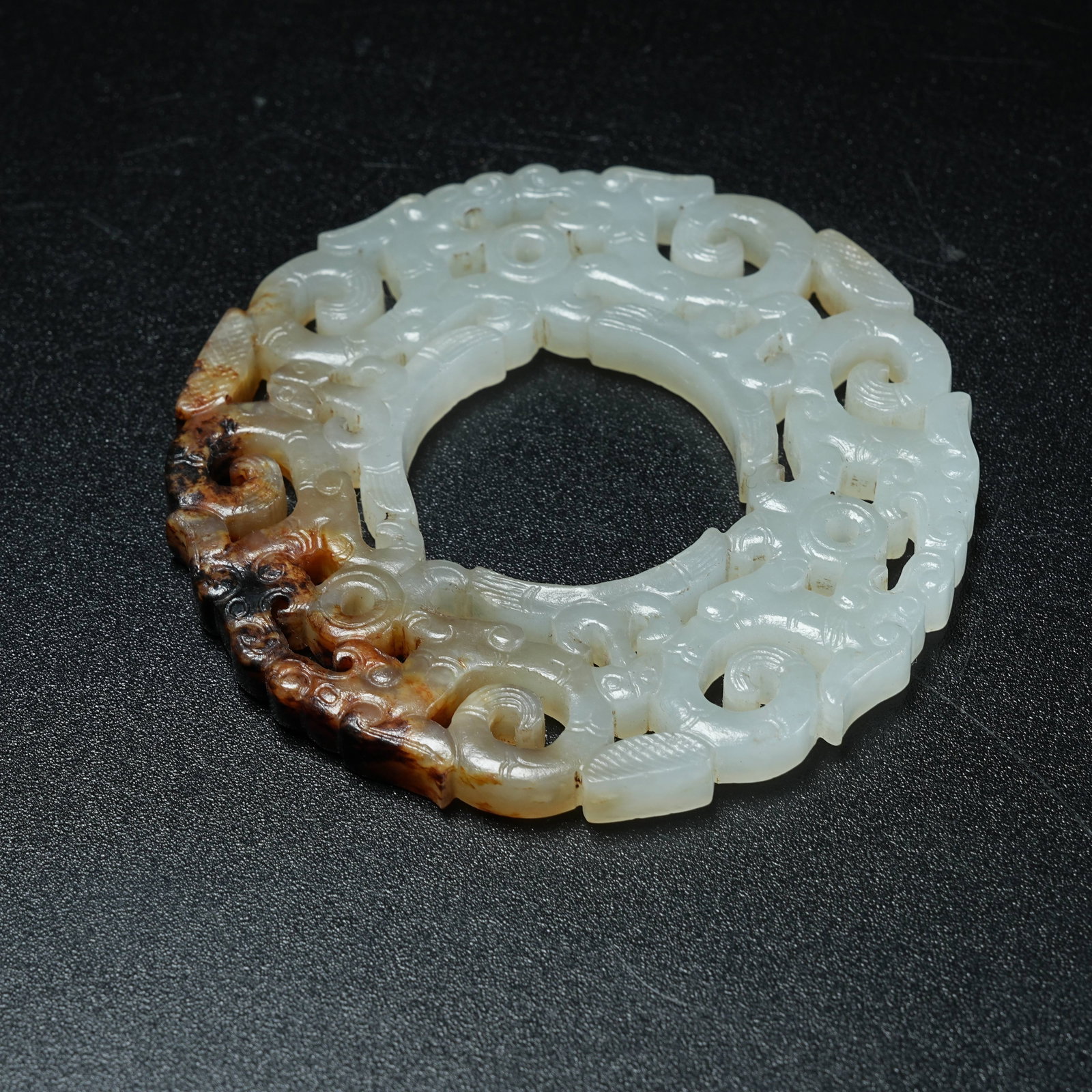 A ANCIENT JADE PENDANT WITH DRAGON PATTERN - 8