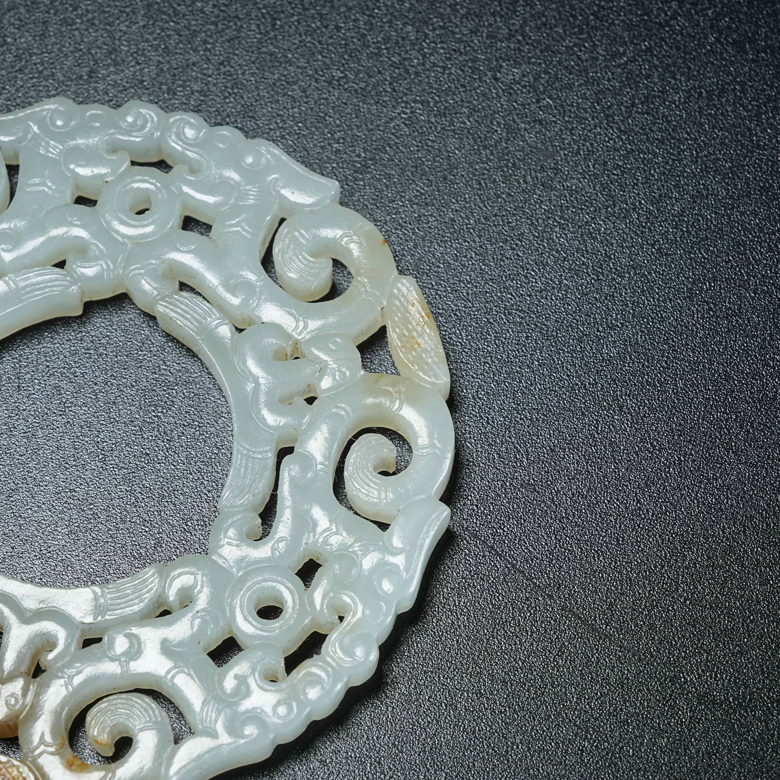 A ANCIENT JADE PENDANT WITH DRAGON PATTERN - 9