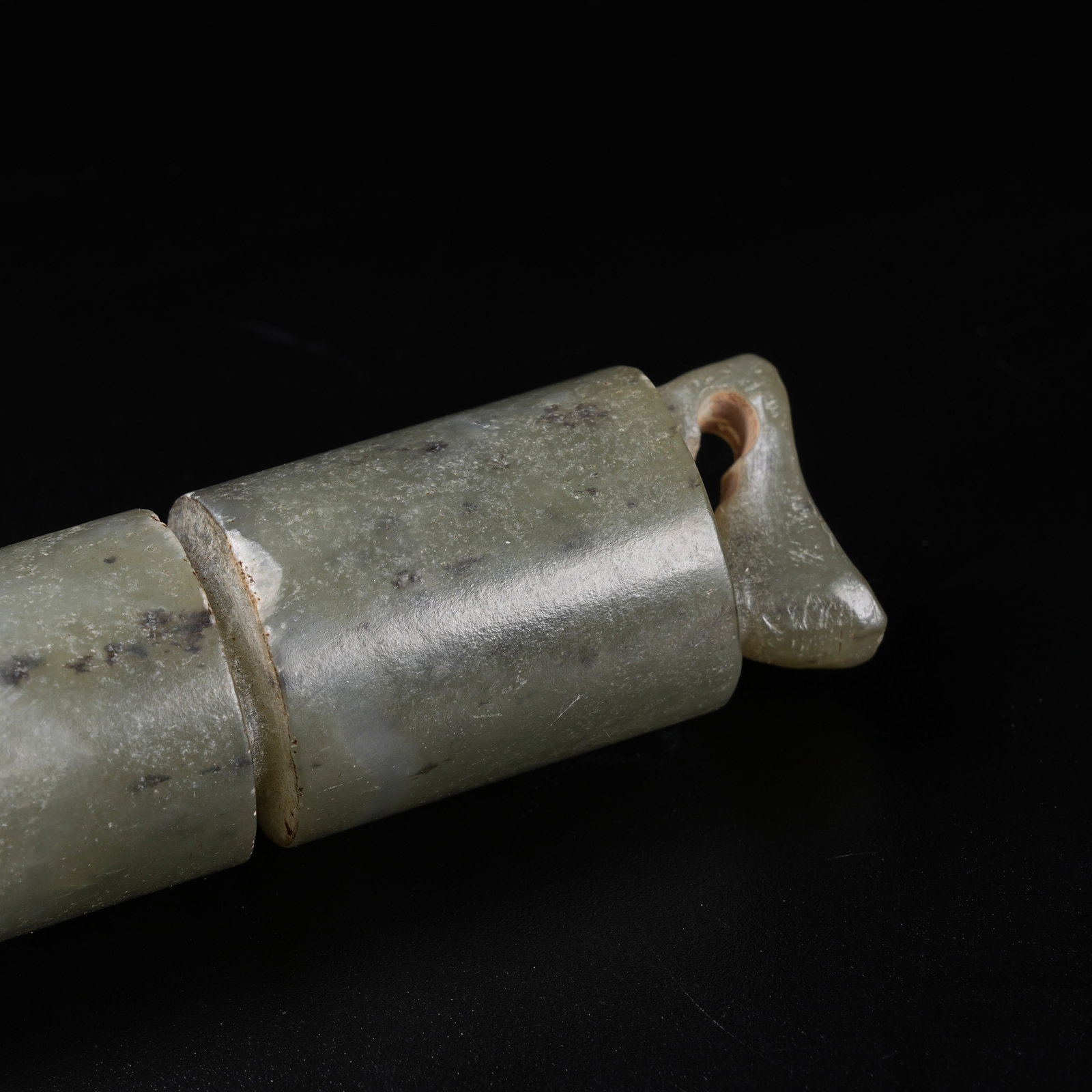A ARCHAIC JADE PENDANT - 2