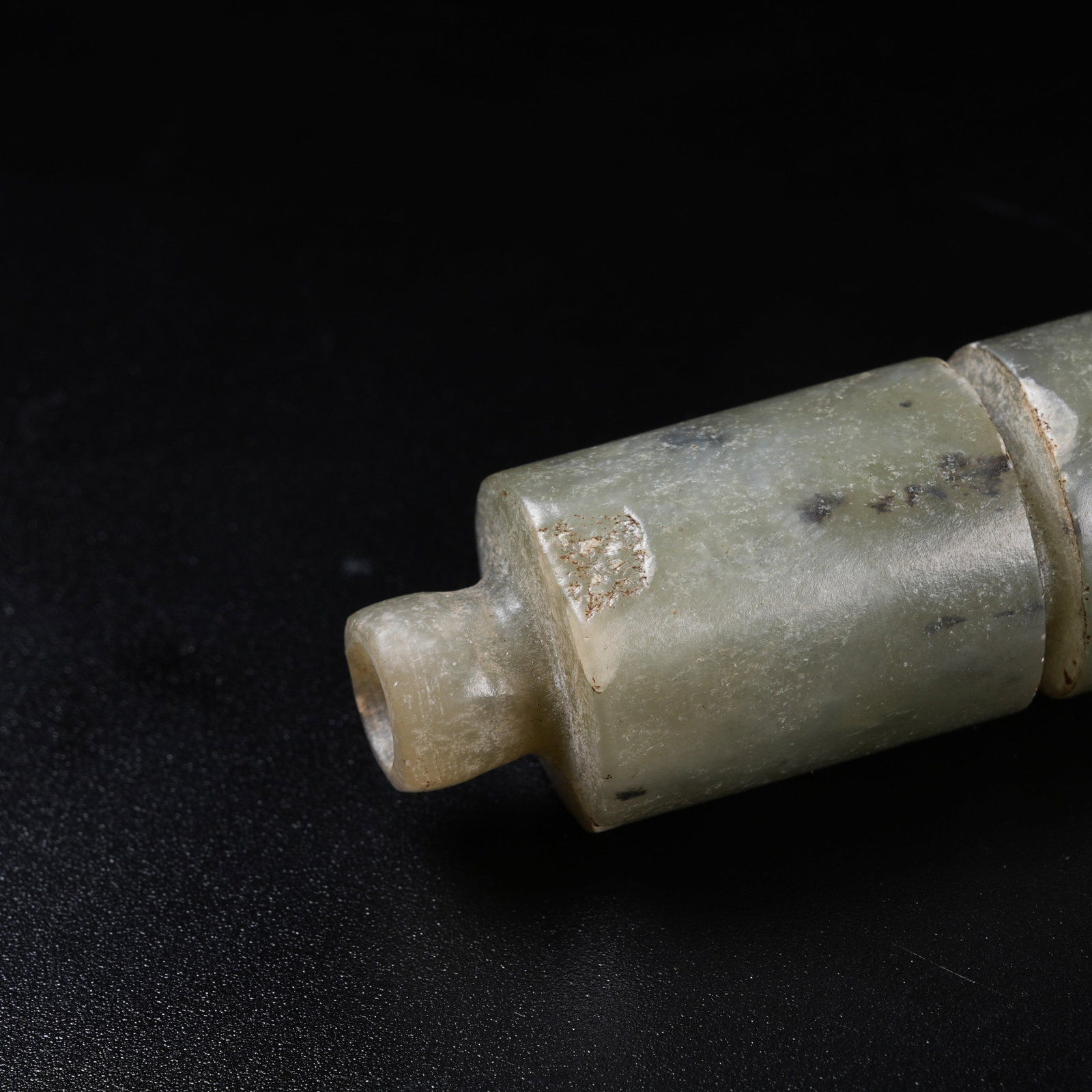 A ARCHAIC JADE PENDANT - 3