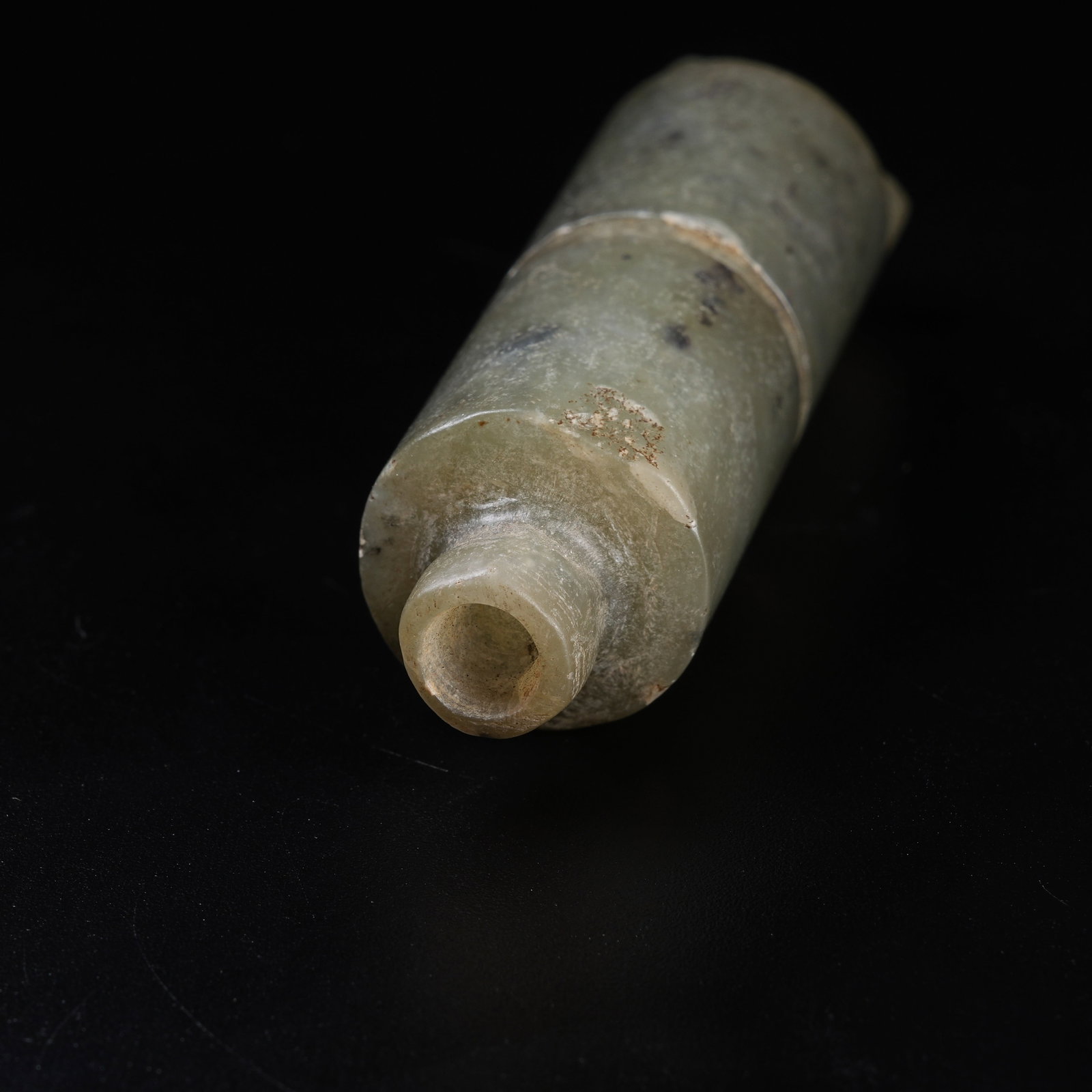 A ARCHAIC JADE PENDANT - 4