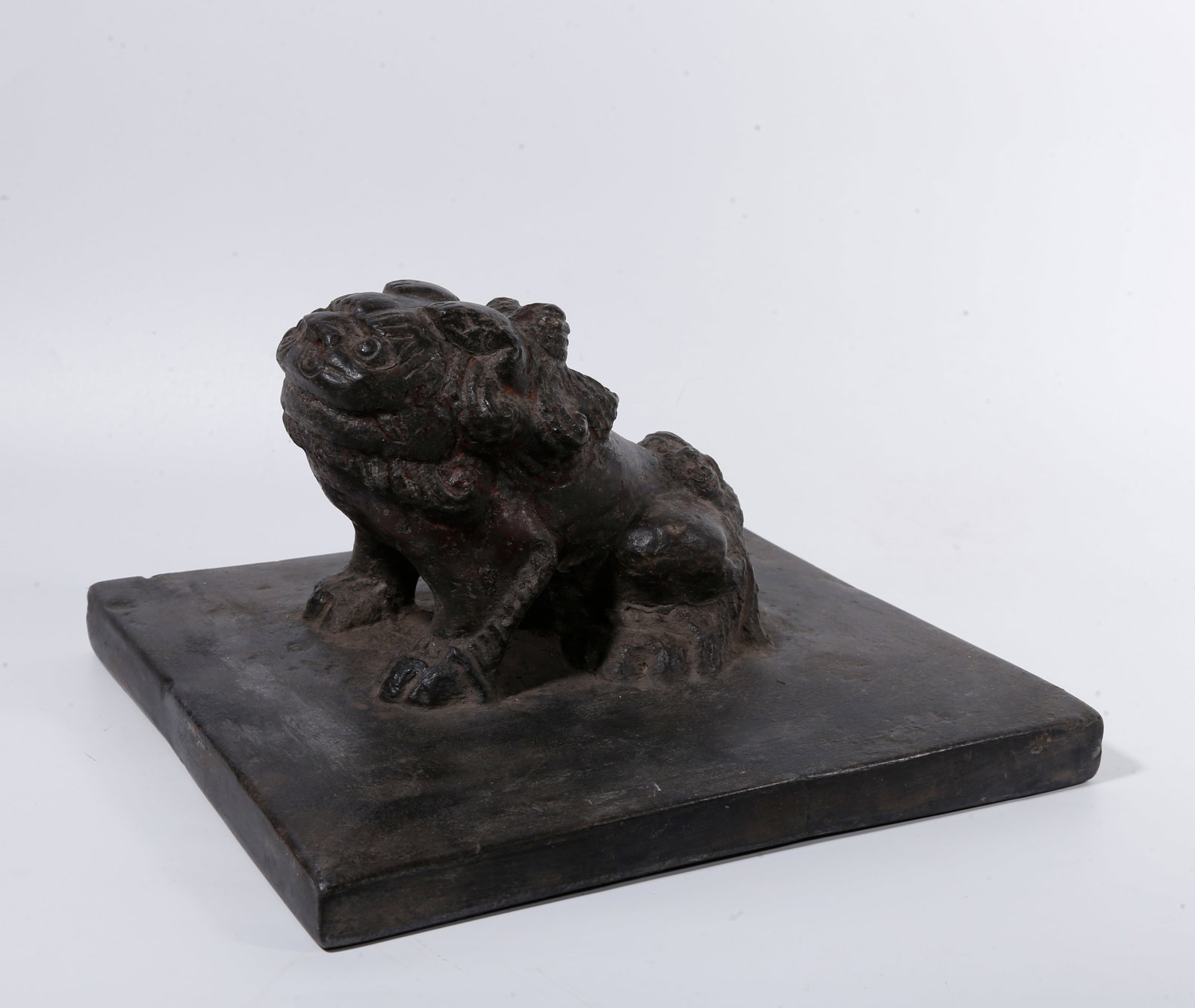A STONE SHOE?WEIGHT WITH LION KNOB: Stone shoe?weight with lion knob