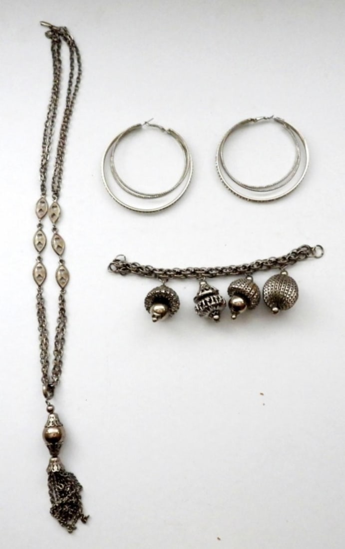 VINTAGE SILVER TONE GEMSTONE JEWELRY LOT: VINTAGE SILVER TONE GEMSTONE JEWELRY LOT