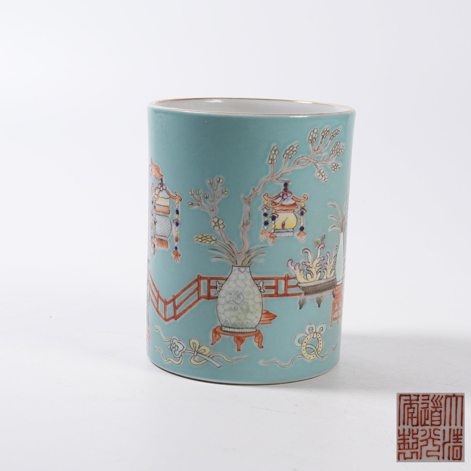 A FAMILLE ROSE BRUSH POT WITH ANTIQUE OBJECTS PATTERN (1 of 9)