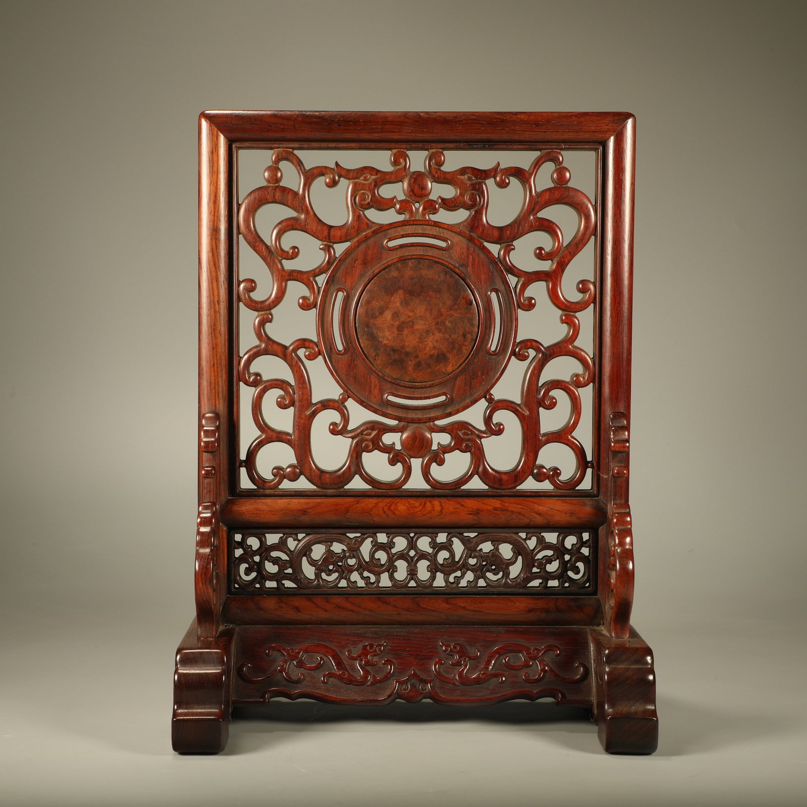 A SEATED SCREEN CARVED WITH TWO DRAGONS CHASING PEARL ON HUANGHUALI WOOD: Seated Screen Carved With Two Dragons Chasing Pearl On Huanghuali Wood