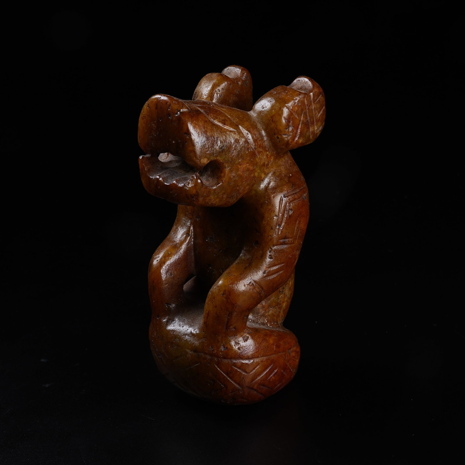 A ARCHAIC JADE DIVINE BEAST PENDANT (1 of 8)