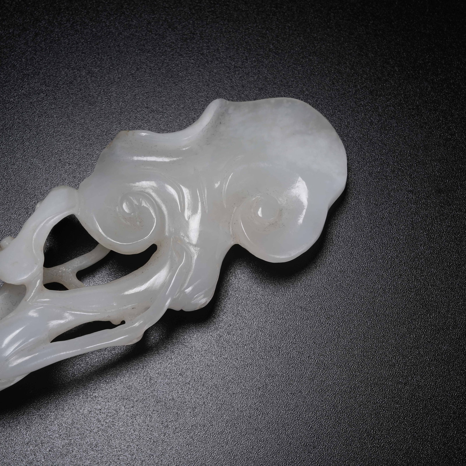 A HETIAN JADE GANODERMA RUYI SCEPTER - 2