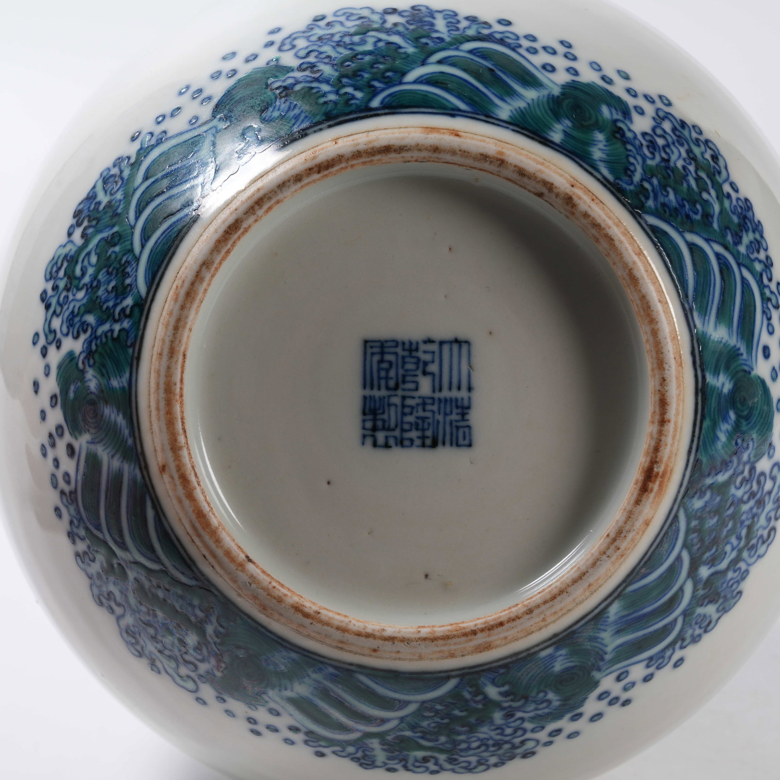 A DOUCAI LONG-NECK VASE WITH CLOUD DRAGON PATTERN - 9