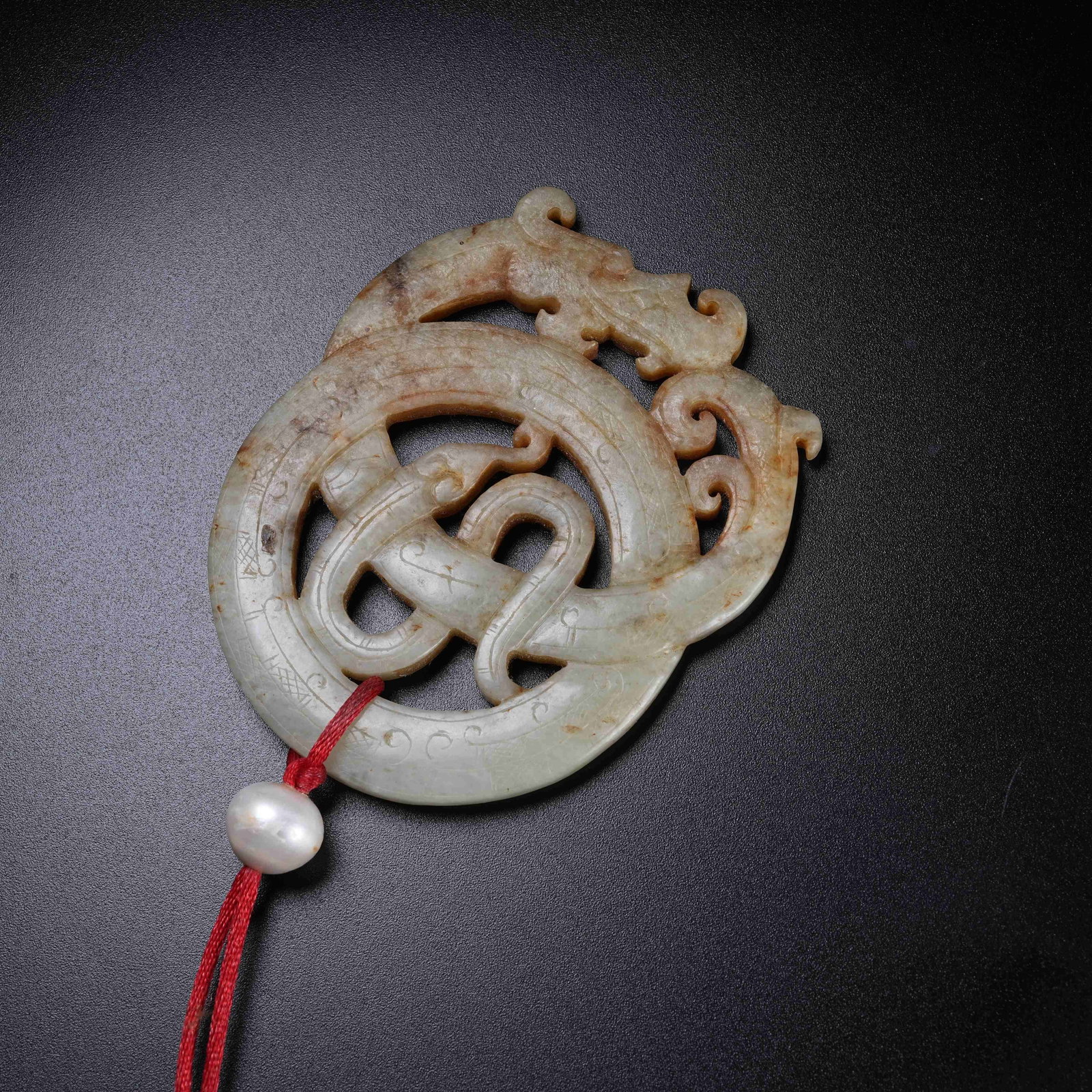 A ARCHAIC JADE DRAGON PENDANT (1 of 8)