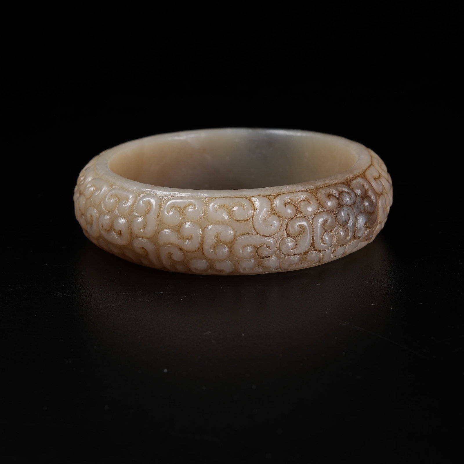 A ARCHAIC JADE BANGLE: Archaic Jade Bangle