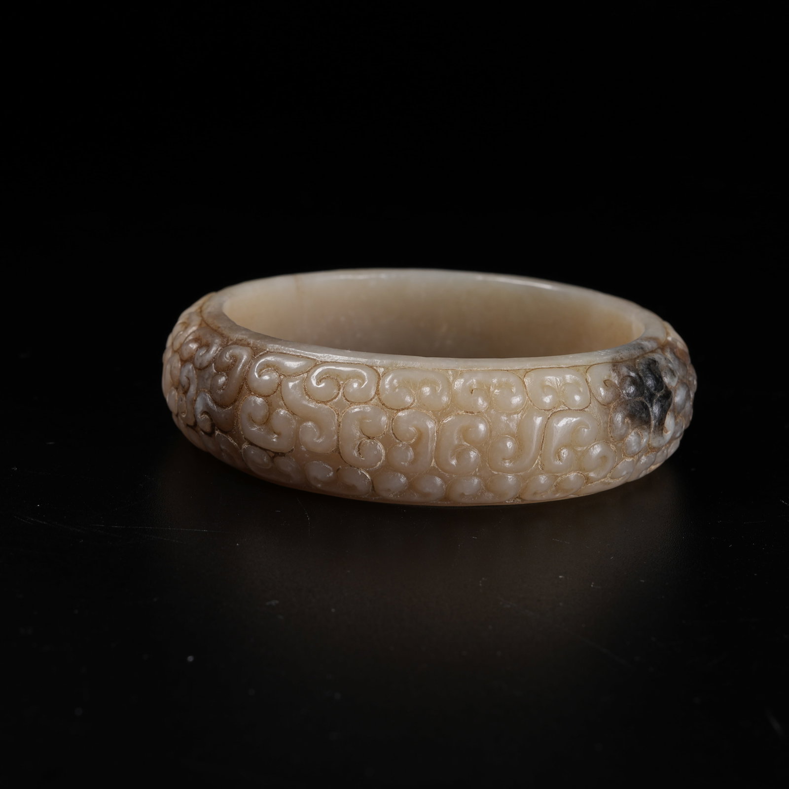 A ARCHAIC JADE BANGLE - 2