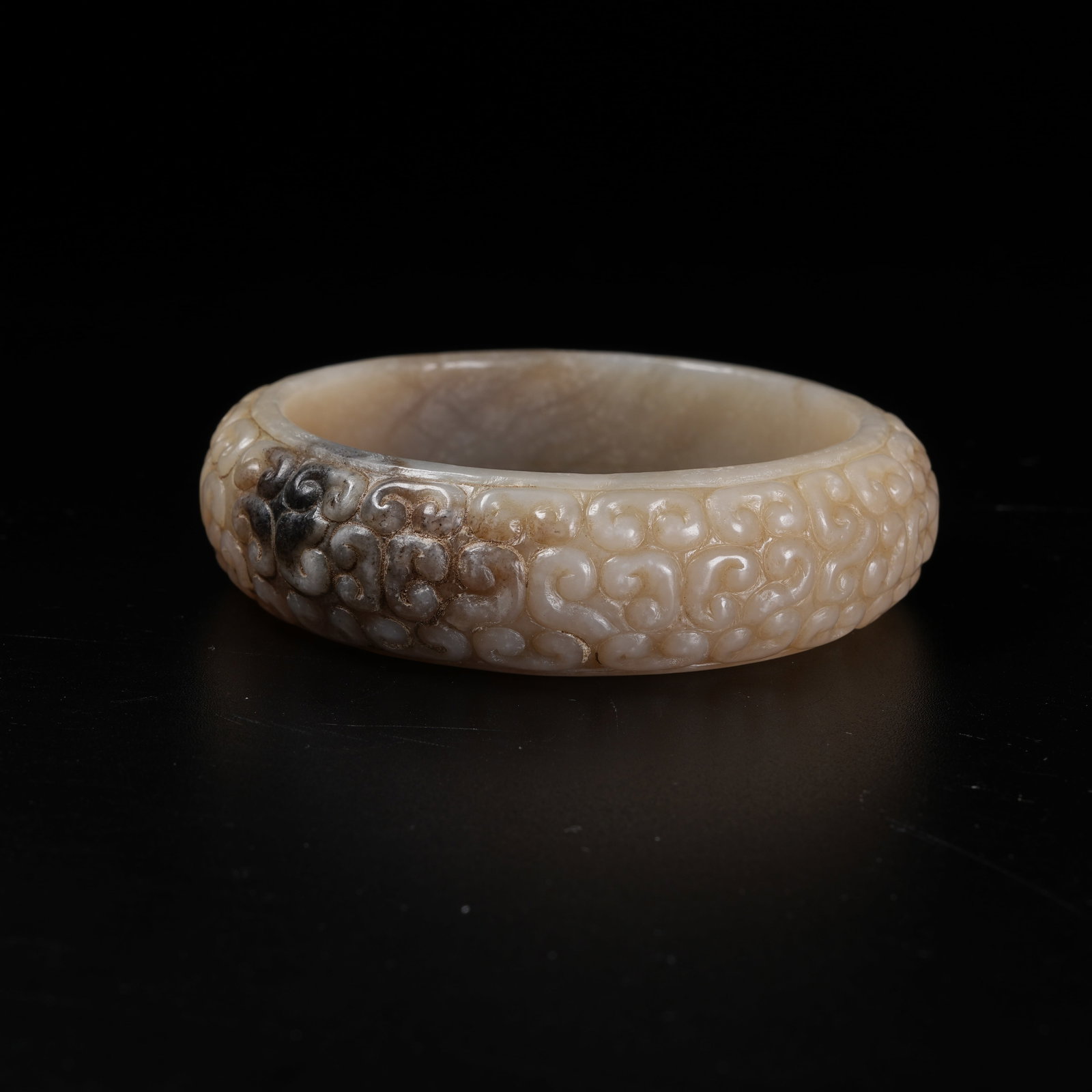 A ARCHAIC JADE BANGLE - 3