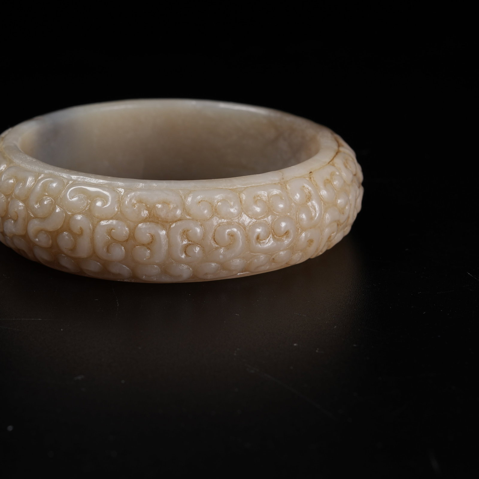 A ARCHAIC JADE BANGLE - 6