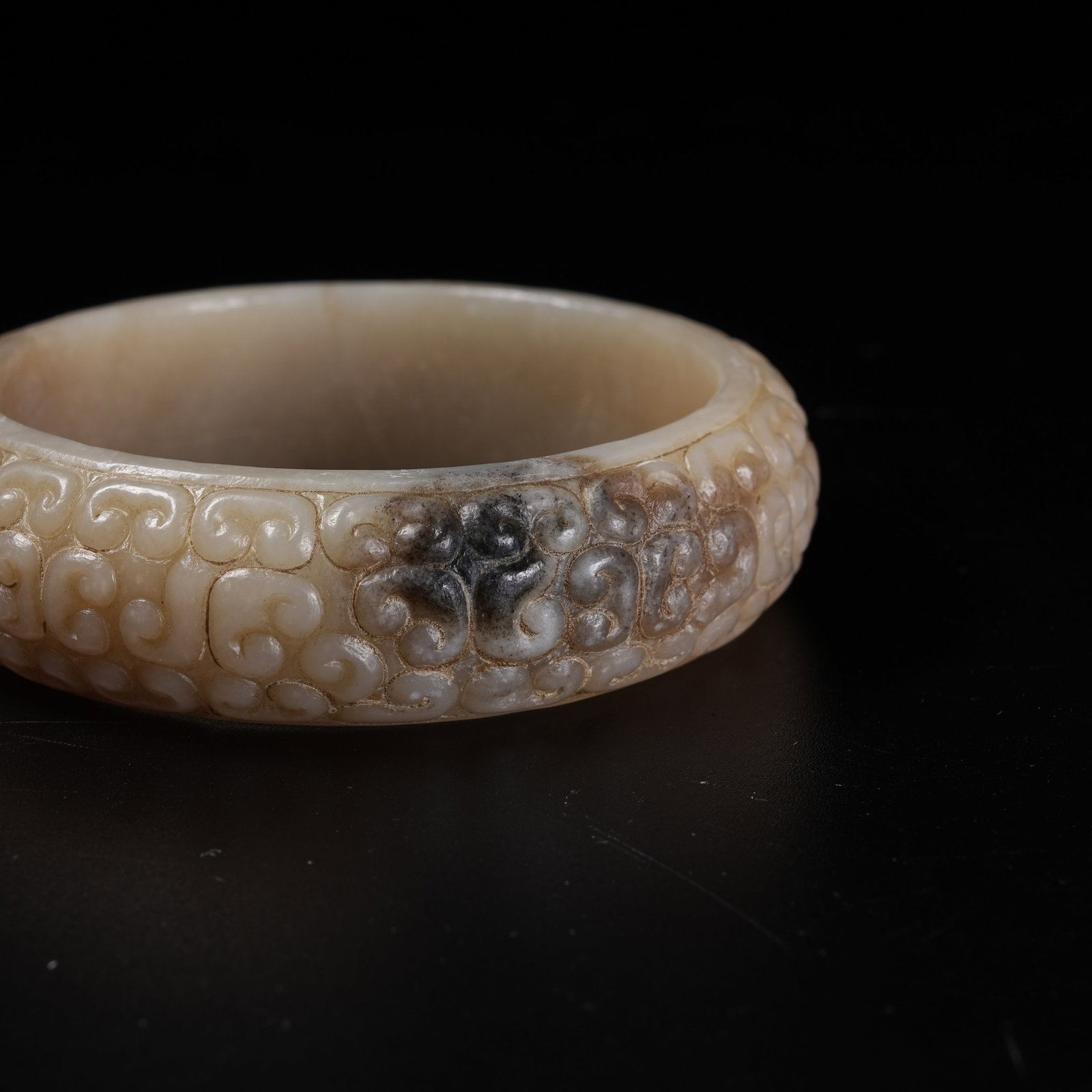 A ARCHAIC JADE BANGLE - 7