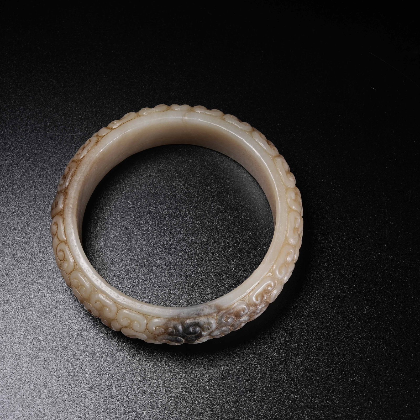 A ARCHAIC JADE BANGLE - 8