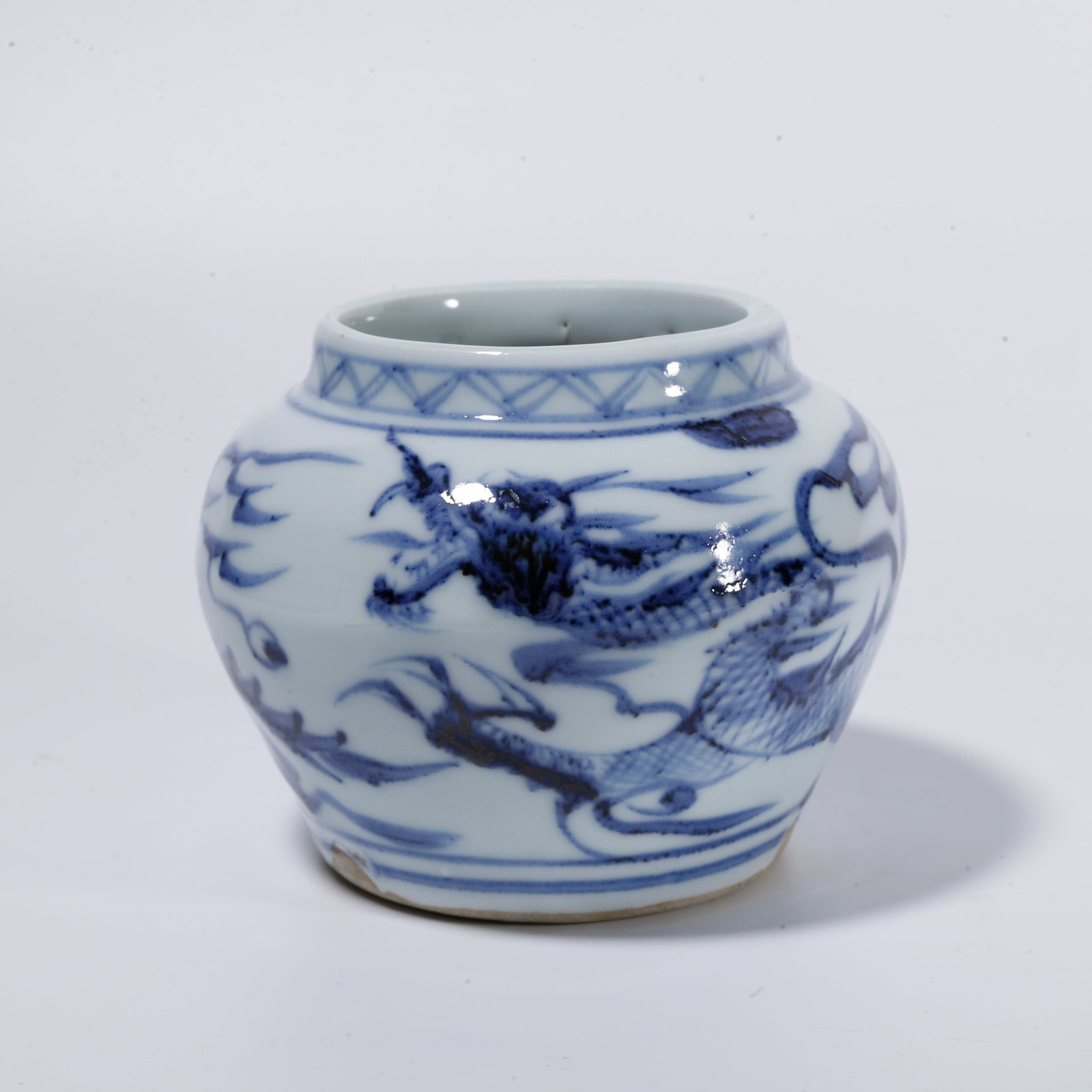 A BLUE?AND?WHITE JAR WITH DRAGON PATTERN: Blue?and?white jar with dragon pattern