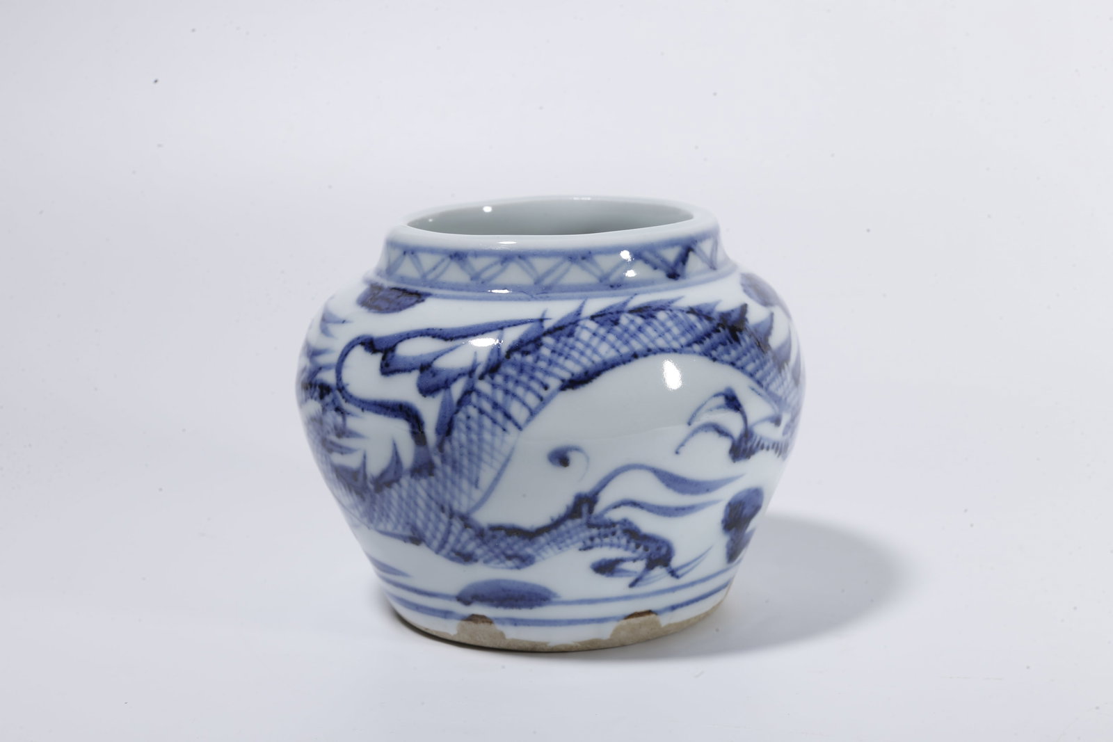 A BLUE?AND?WHITE JAR WITH DRAGON PATTERN - 2