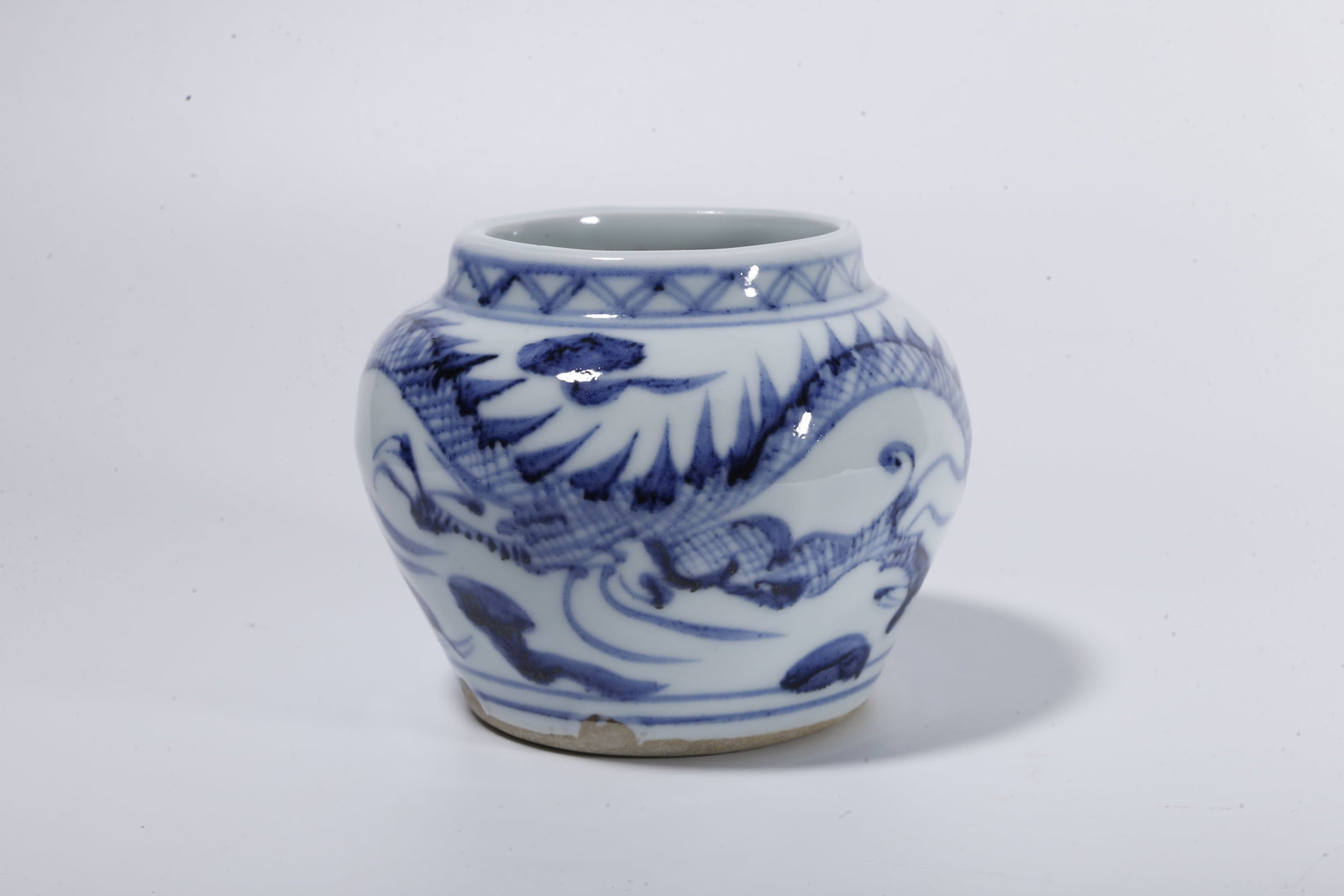 A BLUE?AND?WHITE JAR WITH DRAGON PATTERN - 3
