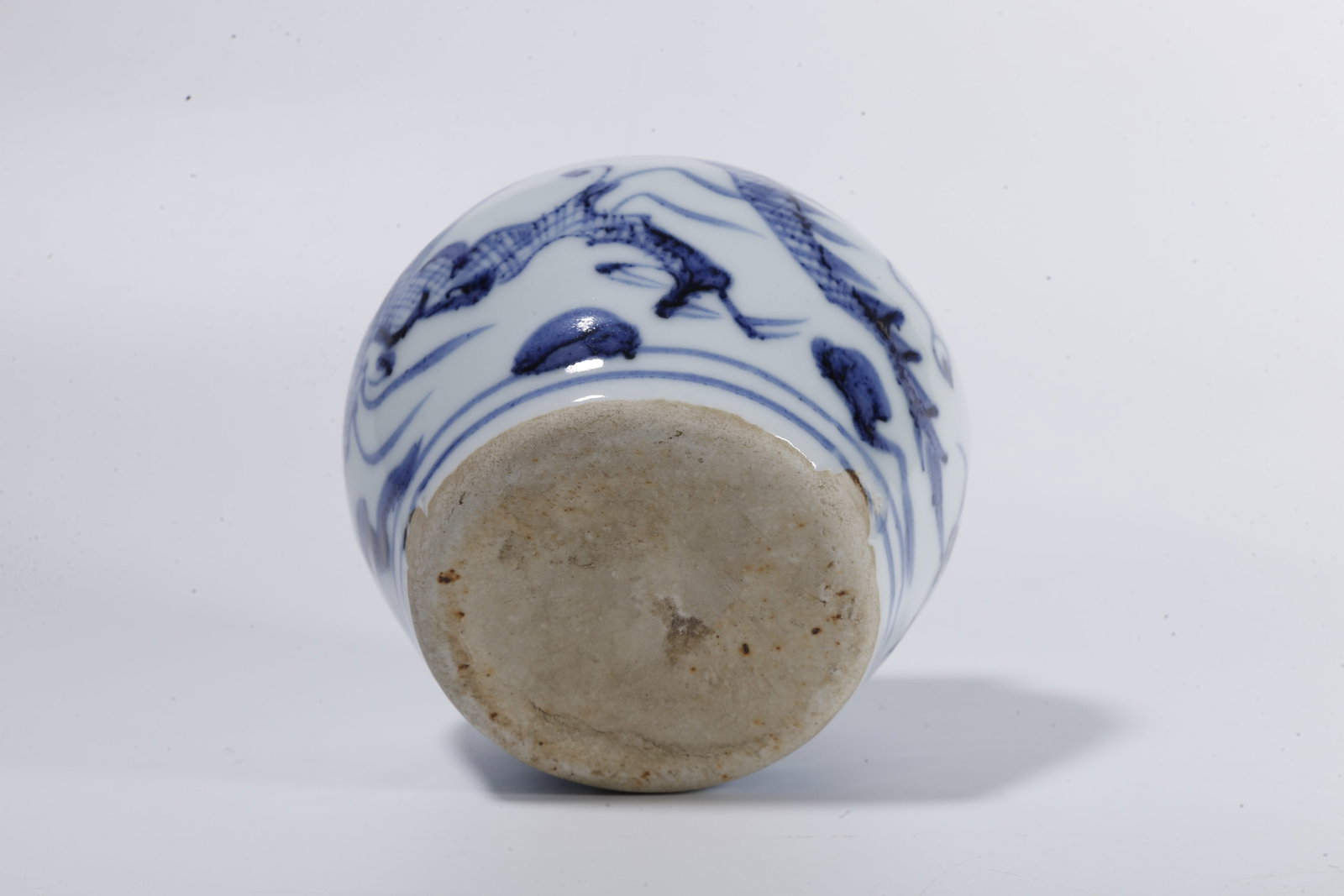 A BLUE?AND?WHITE JAR WITH DRAGON PATTERN - 8