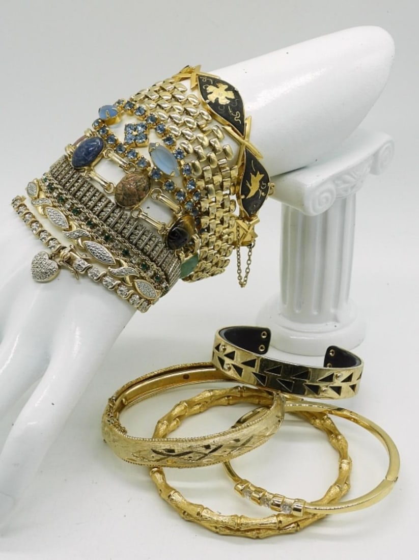 (12)GOLD TONE BRACELETS: (12)GOLD TONE BRACELETS