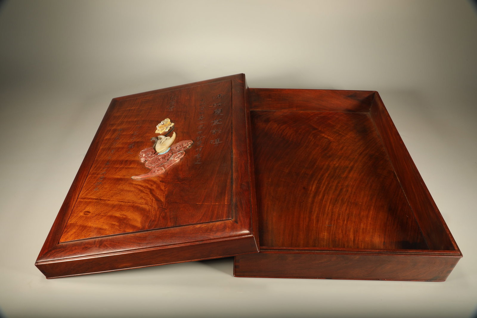 A HUANGHUALI COVERED BOX INLAID WITH PRECIOUS STONES FEATURING BUDDHA?HAND CITRON AND LOTUS MOTIFS: Huanghuali Covered Box Inlaid with Precious Stones Featuring Buddha?hand Citron and Lotus Motifs