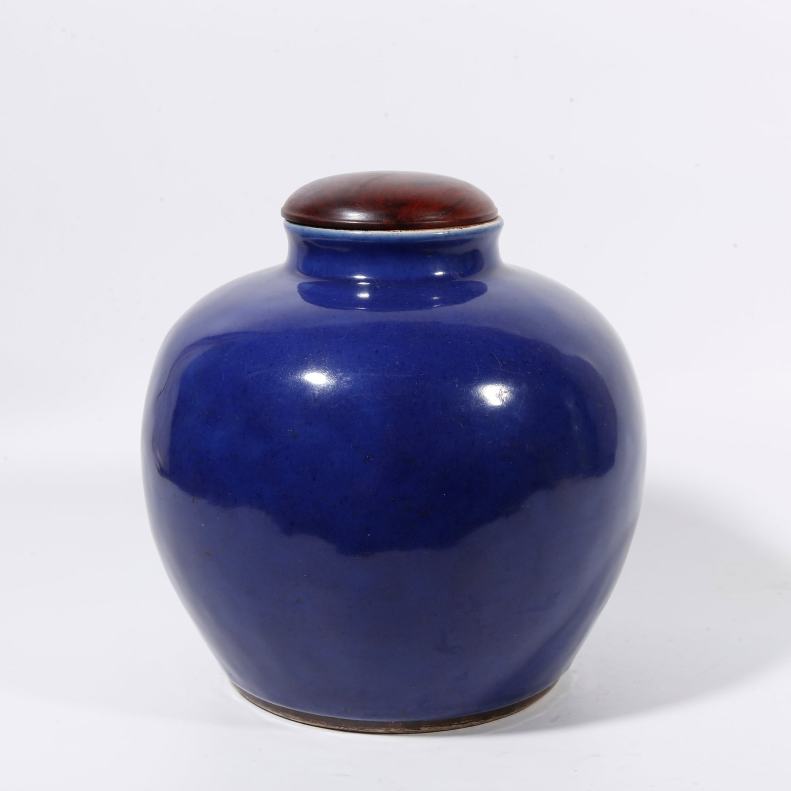 A COVERED JAR WITH SPLASHED?BLUE GLAZE: Covered jar with splashed?blue glaze